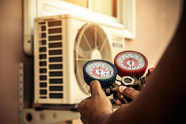 Professional Hvac technician working in Highlands, NC
